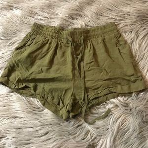 Tie army green shorts